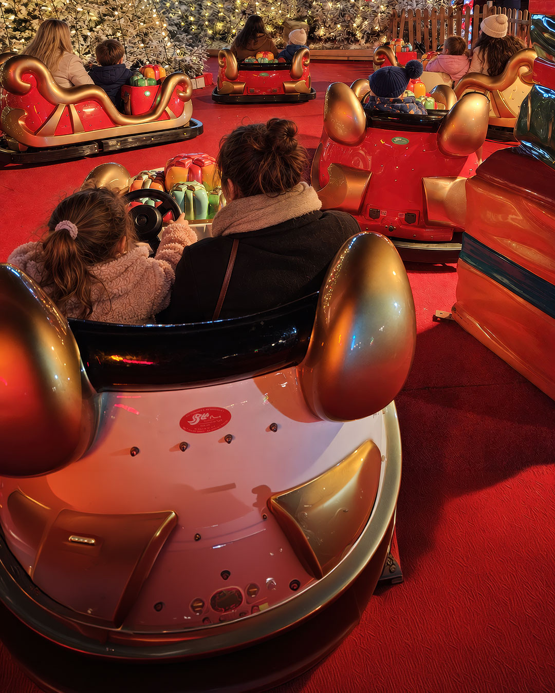Les P'tits Traîneaux électriques sur leur circuit de Noël au Village du Barcarès